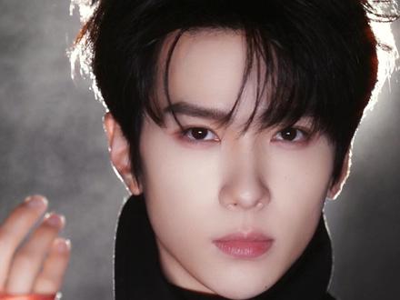 所以红线的另一边是…… #抖抖好生活 #星趣研究所 #红线缠手指转场