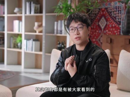 社交变得更从容?OriginOS 6无障碍功能帮大忙! vivo持续迭代OriginOS的无障碍功能,在全新的OriginOS 6中,更是行业首创在大模型的基础上,融入记忆能力,使得听障、视障用户,可以更加从容的社交。原来只知道有个人在说话,有个人在前面,而现在知道是自己熟悉的人,那这个创新能否真的帮到他们呢?听听真实用户的体验吧。#科技照亮美好未来 #OriginOS6 #硬核玩家计划