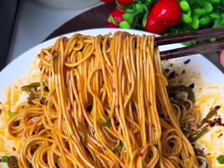 地道四川凉面还是得桃子姐家的,酸辣爽口巨好吃,就是四川街头的味道#蜀中桃子姐 #四川凉面#凉面 #特色面食 #速食美食