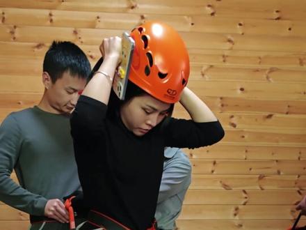 宁远飞拉达攀岩,战胜恐惧最好的办法就是直面恐惧。@新宁远 #攀岩 #美景不远就在宁远 #挑战自我 #飞拉达攀岩 #组队去旅行