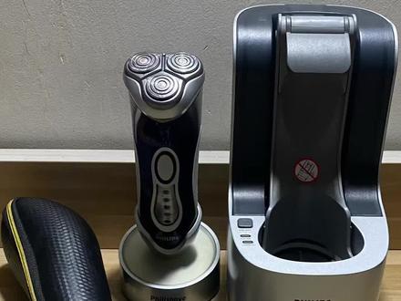 飞利浦HQ8160剃须刀,外版全套、新换电池
飞利浦HQ8160剃须刀,荷兰原装进口。
全浮动三圈激光打孔刀网;橙标HQ9
三圈双层自研磨刀片(外圈双层刀片)。
刀网内部有镀铜防锈处理。
再用数年,不在话下!
机器充放电功能正常,充电/无线状态下
使用。
锂电池1小时快速充电,五级电量显示,
全身水洗、干湿两用;一键弹开清洗
更方便。新换原装电池,续航能力强。
浮动圈与卡门紧凑(您抽空对比别人的
同款剃须刀的浮动圈及卡门,就能知道
谁的好、谁的不好了)。
HQ81系列原装卡门价格远高于HQ82
系列原装卡门!
机身编码:506431041
————————————————————
【发货清单】
单剃须刀➕原装充电器➕原装充电底座
➕原装收纳盒➕原装刀头盖➕原装8020
大号清洁桶(单买很贵哦);
非偏远地区包邮!
爽快自助下单,赠送非原装清洁液1瓶。
光是这款HQ8020大号清洁桶,闲鱼售价
都一百大几十元一个!