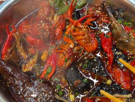 全长沙最好吃的臭豆腐酱板鸭龙虾!!!一锅乱炖!!好吃哭了!!!#长沙 #长沙美食 #臭豆腐 #小龙虾 #vlog十亿流量扶持计划