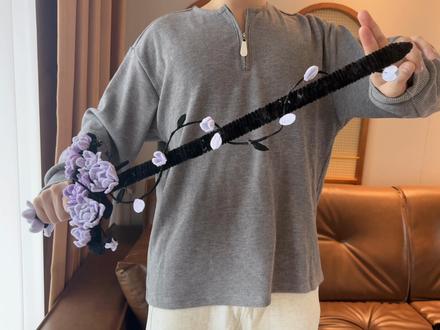 该怎样才能让好朋友刷到 然后亲手给我做这个紫罗兰花剑呢~#手工diy #花剑 #扭扭棒 #紫罗兰