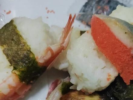 会发蓝色荧光的虾,
这是正常现象还是与核辐射有关😱