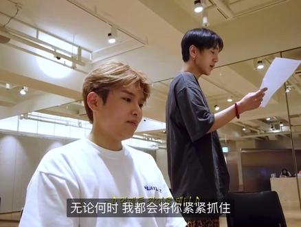 机翻 | 开头降低音量警告⚠️
只有我比起音源和mv,更喜欢看练习室和录音室清唱版本吗
Kry真的绝🔵
Btw圭圭坐在桌上kk#艺声 #金康熏 #金钟云 #金厉旭 #曺圭贤