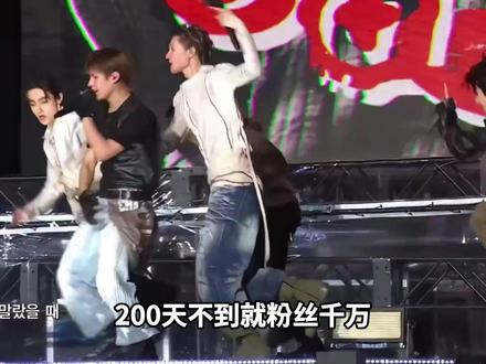 cortis粉丝超鲸登顶第一?12天发369条动态的男团 200天不到就粉丝千万,光12天就发了359条动态,cortis的流媒成绩有多牛?仅用六个多月,六代男团cortis就成为第一且唯一达成ins千万粉丝的六代团体,超过第二名newjeans所用的一年三个月。2026 年的今天如果你还在比瓜榜音源空降,在比年末拿了几个韩国水奖,cortis告诉你,你真的已经落伍了。想要评判一个团体的商业价值,除了看时尚商业资源之外,流媒成绩就是关键。毕竟现在哪怕是格莱美颁奖,大多也是在tiktok热单里提名,而cortis此番超过newjeans的最高记录打破历史,就是大势团体的最好证明。要知道上一个五代最均衡能打的团就是newjeans,cortis这下是真的奔着六团一去的。cortis能缩短将近100多天登顶第一,除了五个成员自身网感十足之外,公司的辅助也是必不可少。
如果说别的团体是专门开设一个部门运营各种社交媒体,那么cortis则是直接拥有一整个巨大的MCN,泄洪式的tiktok,12天能发359条ins动态,要知道就连blackpink10年也才发了649条。另外就是商业资源不断助力,从出道以来cortis就没几天暂停休息,不是在商业活动就是在去商业活动的路上,前几天甚至梦幻联动了王鹤棣,新歌 challenge也是又顺利大出圈。就这样的势头和活动强度加持,cortis之后回归的二专成绩真的难以想象。#cortis #烤蹄子 #kpop #ins #newjeans