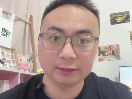 阿波罗说科普 一位患者因输注刺五加注射液疑似过敏性休克身亡,引发关注。今天聊聊中药注射液。
声明:中成药注射液不是中医,也不是西医。
目前为止,无任何一款中药注射液通过FDA 的临床验证与上市审批。
大家可能不知道,中成药注射液,是中国独有的一类药品。多个中药注射剂都是诞生于改革开放之前缺医少药且监管审批不严的年代。其成分复杂、机制模糊,对某些人群来说,如老人、儿童、过敏体质人群,过敏和不良反应发生率远高于普通药物。这也是为什么国家药监局早在2018年起,就将多种中成药注射液列入重点监控品种。
从患者安全角度出发,中成药注射剂的临床使用,确实需要更加严谨、审慎的评估。#内容太过真实 #医学科普 #头孢 #过敏 #输液