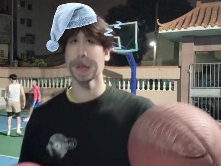 我去好难猜啊,有两个球提示一下:篮球#篮球