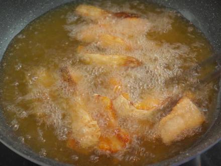 炸过鱼的油如何处理?又脏又腥的油变干净香油,适合烧菜的香料油 #香料油 #五香料油 #料油 #葱油 #葱香料油 #炸葱油 #炸香料油 #五香油 #脏油变清油 #脏油过滤