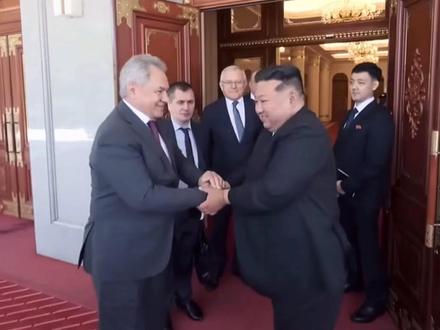 金正恩会见绍伊古,双方交谈甚欢