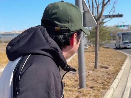 兄弟们,咱就说,无人驾驶的公交车上班迟到怎么办…… 该说不说,看不到司机师傅,心里总是慌慌的……#汽车人共创计划 #无人驾驶 #真实 #科技