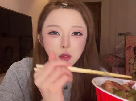 想好好休息,却又害怕粉丝离开,经历过才懂这种患得患失,妹妹太怕失去粉丝了,看得好心疼#龙悦#龙浩天 #直播录频分享#ai瑶瑶#龙浩天妹妹@龙悦🐰(8.27生日庆典🎁) @龙浩天🐲(酉阳摆手堂直播) @抖音小助手 @Ai瑶瑶☀️(美妆版)