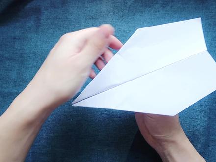 有见过这样的纸飞机吗,零零后们还知道怎么折纸飞机吗,快和家里孩子一起动手又动脑。#纸飞机 #折纸 #儿童益智 #童年回忆 #动漫