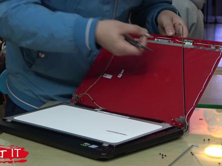 飞行堡垒笔记本比较常见的一个问题,坏了只能帮忙换盖子,很麻烦 #数码