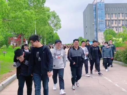 高考当天什么衣服最好不要穿
#高考必胜金榜题名 #教育成长计划