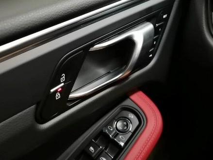 Macan车辆锁车时自动折叠后视镜以及行驶中车门自动落锁如何设置