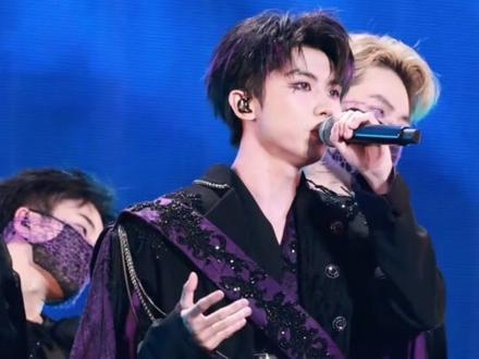 他什么意思啊?什么意思还不懂吗?勾引你的意思呗#马嘉祺夜访吸血鬼新音舞台#马嘉祺吸血鬼伯爵#马嘉祺#马嘉祺的人生镜头有了