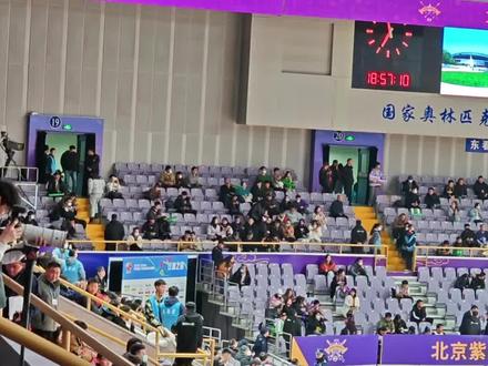 12月1日,在2023—2024的中国CBA篮球赛事中,北京北控篮球队输给了辽宁本钢队。北京篮球的小粉丝伤心欲绝,痛哭流涕,他是北京队的铁杆小粉丝。#比赛现场 #现场直击赛场 #篮球比赛 #来看cba #热爱篮球的男孩
