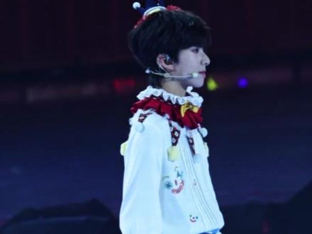 没人能不被“大舌头”洗脑#tf家族新年音乐会 #陈浚铭 ##舞台 #直拍 #大舌头三亚新音26号《大舌头》陈浚铭直拍