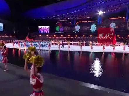 第十五届全运会开幕式在广州举行,江苏体育代表团入场,亚运会链球冠军王琦担任旗手#第十五届全运会