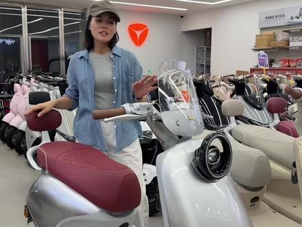 雅迪冠能M9Ⅱ-M旅行者,新品上市!多人家庭,轻松畅行。快来捕捉你的心动瞬间。#雅迪#雅迪冠能#雅迪冠能M9Ⅱ旅行者#王鹤棣