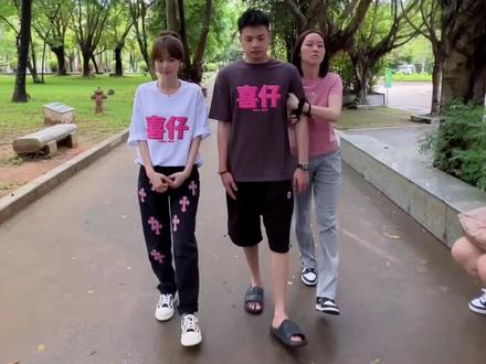当过度敏感的女朋友和男朋友见闺蜜