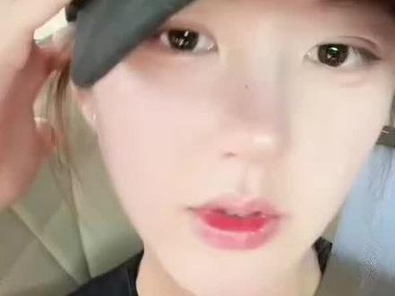 赵露思:我也想进组
露思开直播过年,粉丝问赵露思什么时候进组赵露思回答。
#赵露思 #许我耀眼 #许妍 #赵露思同款 #邓科