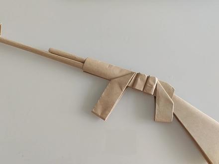 帅气的ak47折纸枪,折法很简单! #暑假充电计划 #枪的手工折纸教程 #简单易学手工折纸