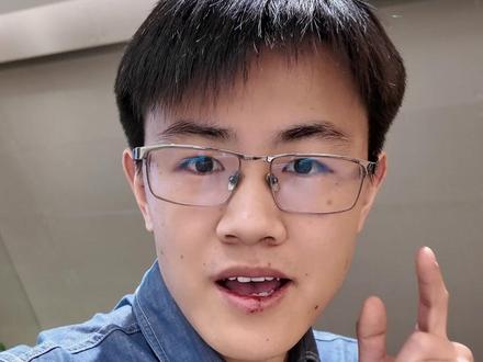 华为3d图库还能这么玩是吧? 教程:双指捏合桌面找到左下角卡片--找到图库--选择自定义图库--长按编辑图库找到合适的图片即可#HarmonyOS6 #鸿蒙越用越香