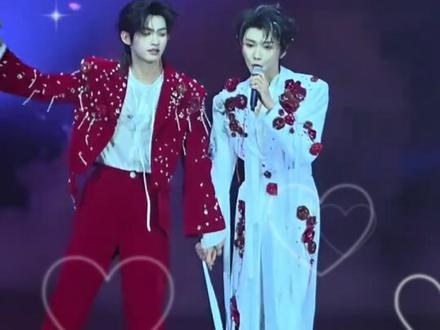 最后一场演唱会普普主动牵手了,每一场都不一样你两也太会了🤟 #祝贺郝熠然云旗#澳门演唱会第三场圆满结束😭#2026年3月二日