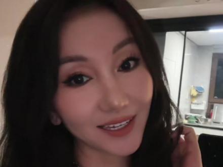 #春天的第一杯奶茶 能请我喝春天的第一杯奶茶吗?我不想花自己的钱、我的钱 有用#妆前妆后 #逆龄 #变装#抵抗容颜焦虑