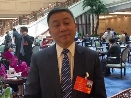 采访华西医院李为民院长。