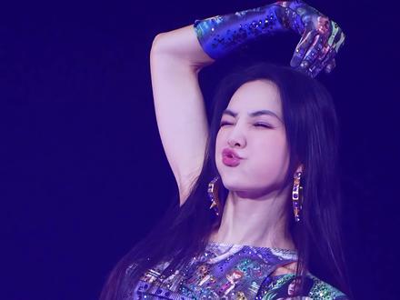 陈嘉桦:#oi 有很多种意思,但是 io 就只有一种意思”爱我“吧#陈嘉桦 #陈嘉桦演唱会 #陈嘉桦杭州演唱会