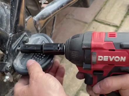 更换电动车漲闸#电动车 #希望能帮到有需要的人 #电动车维修 #专业的事交给专业的人 #高性能实用工具