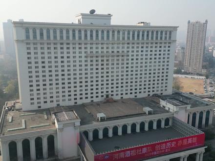 酒店业的胖东来,房价400多,服务就值399(考察完整版) 这里被称为:酒店业的“胖东来”,今天这条视频,UP主就为大家带来这家酒店的,详细入住体验分享
视频会有点长,但是我会从详细的从接机到入住、内部环境、客房服务等等方面,进行记录
最后咱们一起算一算,它们的服务到底值不值399,我到底是亏了还是赚了(突然发现,还有个完整版的没有发,这次把完整版的视频和大家分享一下~)#宜居城市 #酒店 #酒店攻略 #宝藏小城 #旅居
