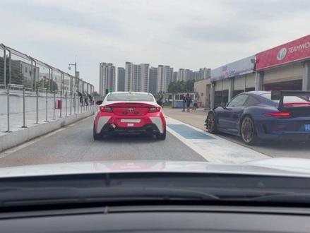 今天來試ㄧ下車好多澳門路車賽的賽車,挺刺激的#斯巴鲁brz #丰田86 #gic广东国际赛车场 #赛道日 #威立车队