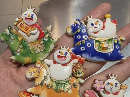 蜜雪马年✖️唐三彩联名福袋来啦,很多小蜜问我如何抽到自己喜欢的盲袋,看好了我只教一遍哦,12.19号买任意饮品+2元即可🉐#蜜雪冰城 #福袋 #马年