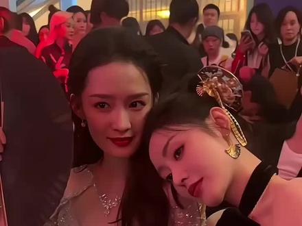 她们这是有多相爱呀😄 #李沁 #张天爱