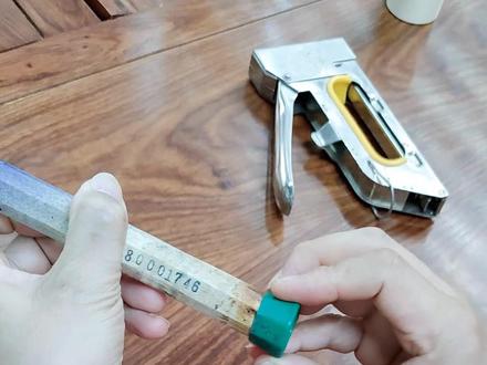 天斧100只猪🐷曰:尴尬的不是别人那尴尬的就是自己#羽毛球 #尤尼克斯 #天斧100zz #yonex #体育用品