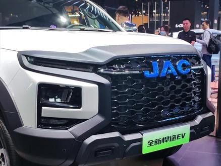 国内首款纯电四驱皮卡来了 江淮悍途EV亮相 #悍途皮卡 #热点 #硬派越野 #dou是好车 #车展现场