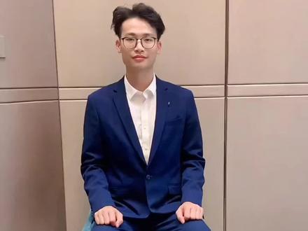 男士正式场合应该怎么坐更得体?#商务礼仪 #礼仪培训 #礼仪 #社交礼仪 #干货分享