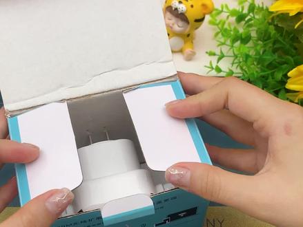 家里房间多,没有路由器的房间wifi信号差,可以在房间插一个wifi放大器,这样wifi就总是满格的