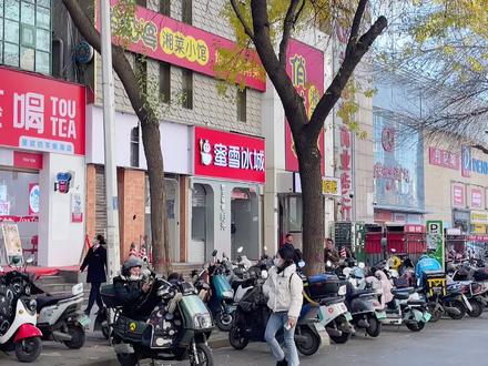 赛博雪王积木!当然要在蜜雪旗舰店拼!感受一下被甜蜜包围的感觉!和雪王一起过圣诞🎄#我的玩具分享 #大人也要玩玩具 #积木 #蜜雪冰城 #潮玩