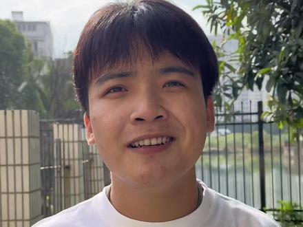 弟弟就算是受伤 也要保护换来的馒头..