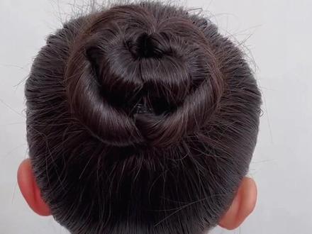 #创作灵感 女儿跳舞给她扎的丸子头,怎么甩都不会散#儿童编发 #夏日清凉发型 #丸子头 @抖音小助手 @DOU+上热门