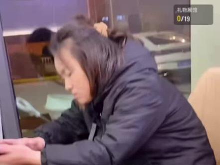 饮山野泡泡,享两江趣闻
超市总贴脸开大,总督无奈苦中作乐,烤肠项目遥遥无期 (视频结尾超市小温倾情献唱力总督再创辉煌)#两江总督#山野泡泡#勇哥餐饮创业说