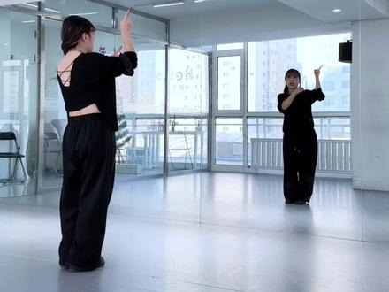 #简单易学 #分解教学 #绿绿编舞#抖音热门舞蹈计划 这小舞谁跳谁好看!