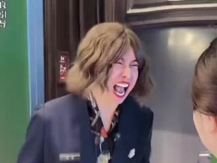 紫薯精甩锅和打双闪#紫薯精 #周小闹