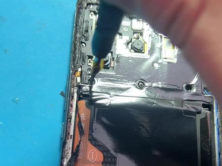 荣耀60se 换原装屏幕,分手后还会留对方送的东西吗#手机换屏 #五彩湖