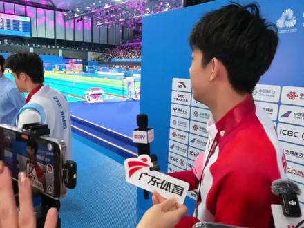 一个真敢问一个不敢答~新科冠军张展硕赛后秒变记者采访季新杰,新闻学专业原地上线!#张展硕 #季新杰 #十五运会